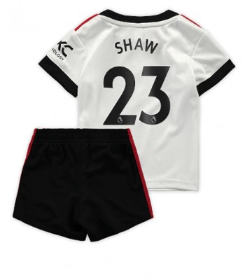 Manchester United Luke Shaw #23 Bortedraktsett Barn 2022-23 Kortermet (+ Korte bukser)